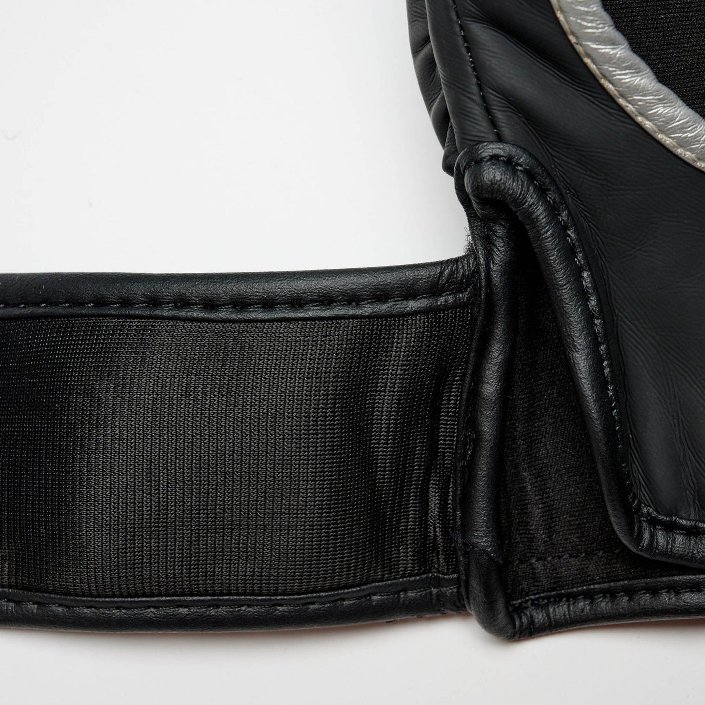 GUANTI DA MMA BLACK EDITION LEONE 1947 GP105